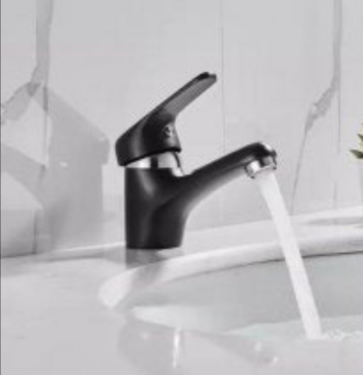 Slavina za lavabo i umivaonik crna