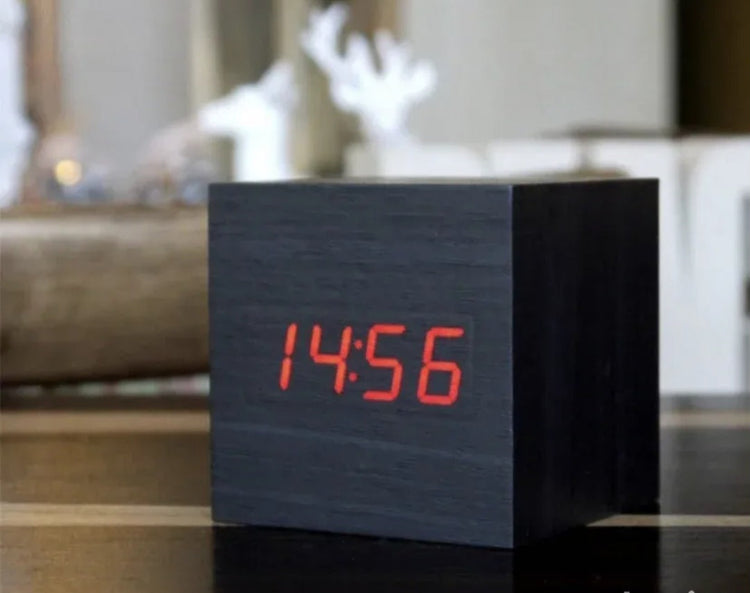 Digitalni sat kocka -Wooden clock