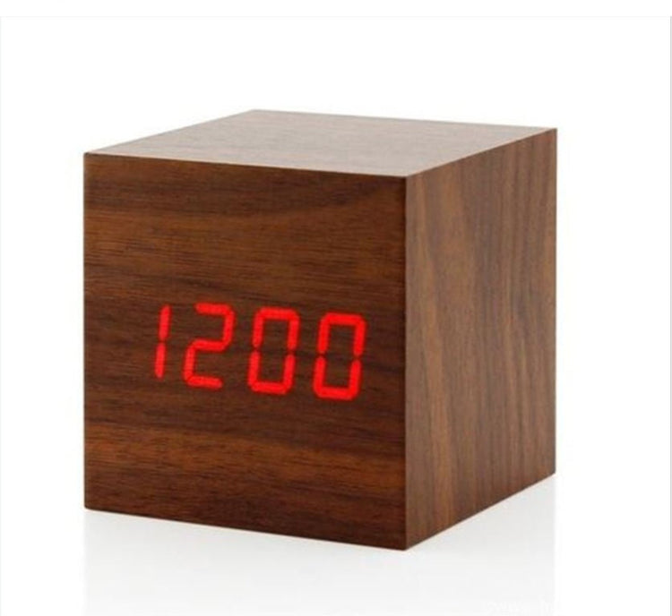 Digitalni sat kocka -Wooden clock