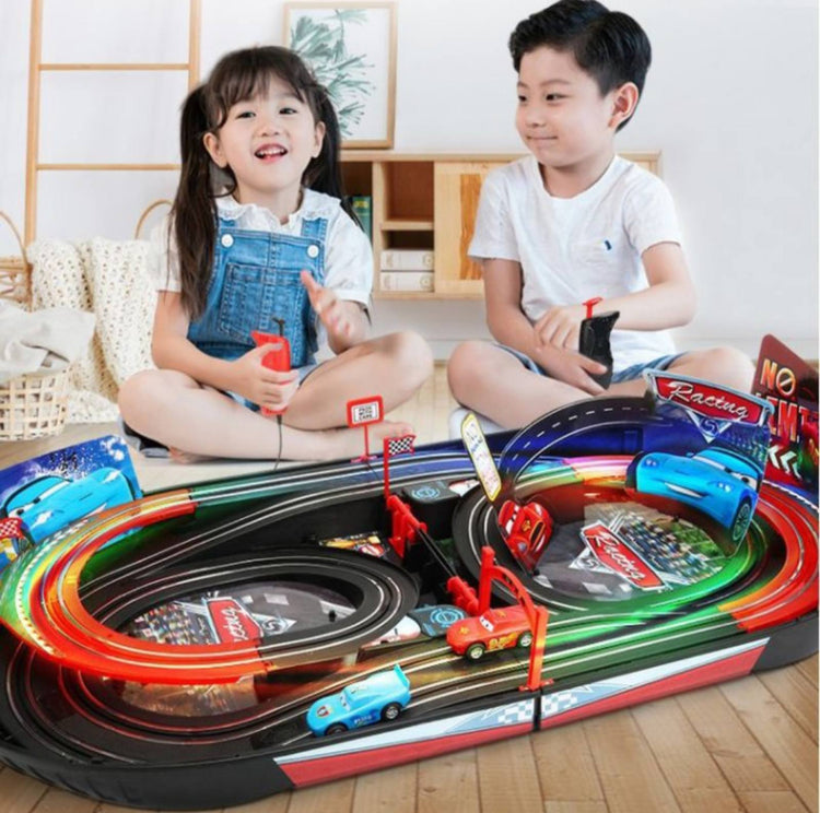 Trkacka staza u boxu CARS automobili +2 autica