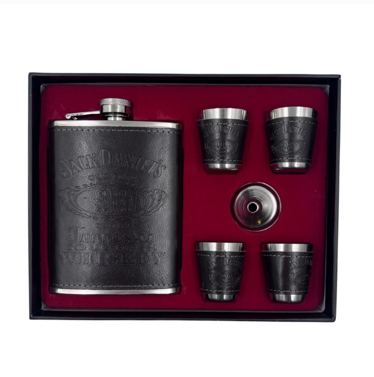 Set sa pljoskom i casicama u elegantnoj kutiji