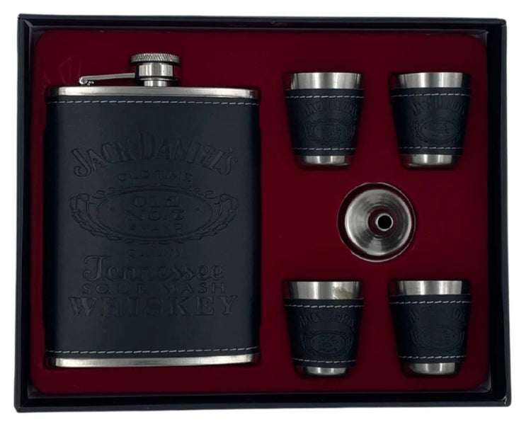 Set sa pljoskom i casicama u elegantnoj kutiji