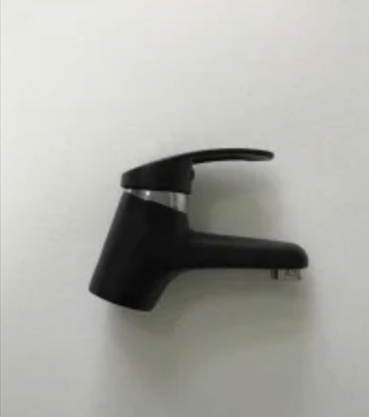 Slavina za lavabo i umivaonik crna