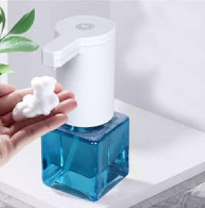 Dozer za sapun sa senzorom tecni sapun pretvara u penu