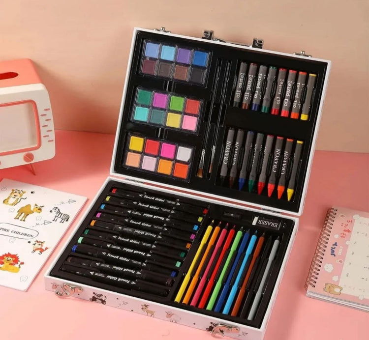 Set flomastera vodenih bojica  i bojica za slikanje u koferu