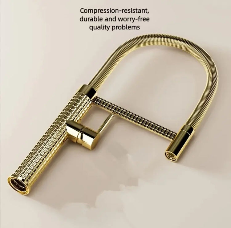 Slavina za sudoperu sa crevom na izvlacenje zlatna